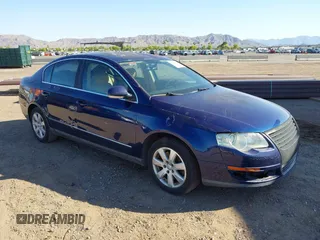 2006 Volkswagen Passat Value Edition z VIN WVWAK73CX6P042558, wystawiony jako IAAI lot #42232343 z przebiegiem 188 693 mil mil oraz . Historia ofert i sprzedaży dostępna na DreamBid. Obrazek 1.