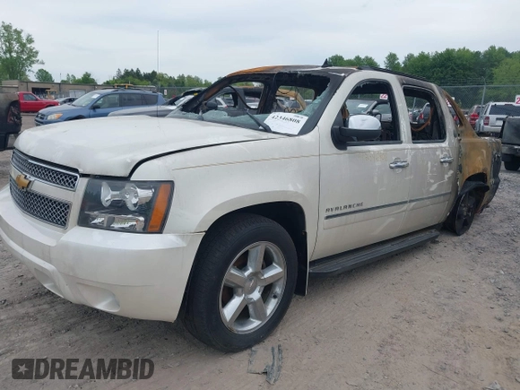 2013 Chevrolet Avalanche LTZ z VIN 3GNTKGE74DG155276, wystawiony jako IAAI lot #42346808 z przebiegiem Nie podano mil oraz . Historia ofert i sprzedaży dostępna na DreamBid. Obrazek 2.