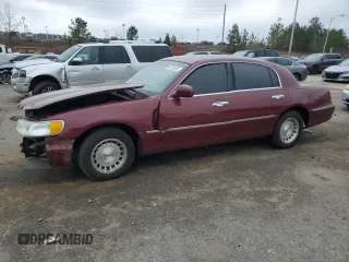 1999 Lincoln Town Car Executive z VIN 1LNHM81W5XY655075, wystawiony jako Copart lot #43263935 z przebiegiem Nie podano mil oraz Szkoda całkowita • Salvage title. Historia ofert i sprzedaży dostępna na DreamBid. Obrazek 1.