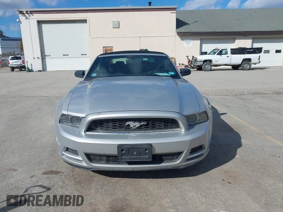 2013 Ford Mustang V6 z VIN 1ZVBP8EMXD5242038, wystawiony jako IAAI lot #41744352 z przebiegiem 167 227 mil mil oraz . Historia ofert i sprzedaży dostępna na DreamBid. Obrazek 12.