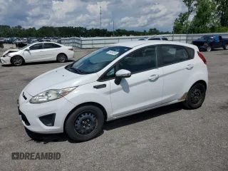 2013 Ford Fiesta SE z VIN 3FADP4EJXDM110035, wystawiony jako Copart lot #56498255 z przebiegiem 139 243 mil mil oraz Szkoda całkowita • Salvage title. Historia ofert i sprzedaży dostępna na DreamBid. Obrazek 1.