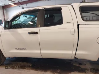 2008 Toyota Tundra z VIN 5TBBV54188S502587, wystawiony jako IAAI lot #41955396 z przebiegiem 155 718 mil mil oraz . Historia ofert i sprzedaży dostępna na DreamBid. Obrazek 14.