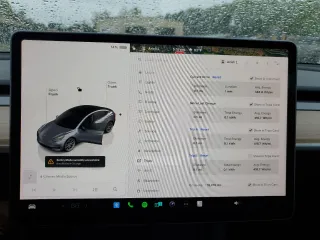 2023 Tesla Model 3 z VIN 5YJ3E1EA4PF627477, wystawiony jako Copart lot #58573825 z przebiegiem 19 018 mil mil oraz Szkoda całkowita • Salvage title. Historia ofert i sprzedaży dostępna na DreamBid. Obrazek 9.