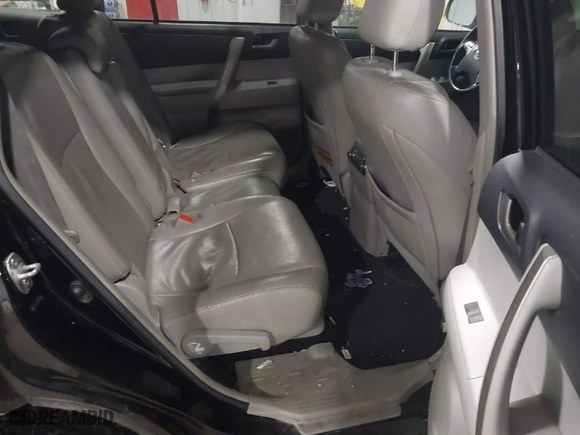 2011 Toyota Highlander with VIN 5TDBK3EH6BS062005, listed as a IAAI auction lot 41555010 with 189,683 mi miles. Bid and sale history available at carsss.com. Image 8.