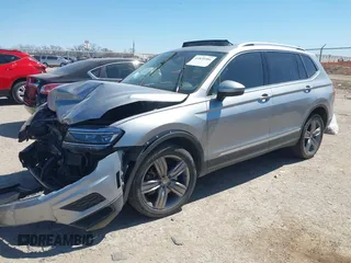 2019 Volkswagen Tiguan SEL Premium with VIN 3VV4B7AX5KM085435, listed as a IAAI auction lot 41839386 with 124,501 mi miles and . Bid and sale history available at DreamBid. Image 17.
