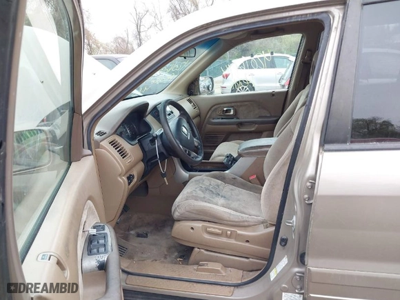 2003 Honda Pilot EX with VIN 2HKYF18463H621927, listed as a IAAI auction lot 42016994 with 180,001 mi miles. Bid and sale history available at carsss.com. Image 5.