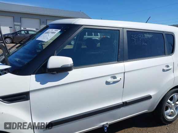 2012 Kia Soul + with VIN KNDJT2A6XC7355229, listed as a IAAI auction lot 41811989 with 111,008 mi miles. Bid and sale history available at carsss.com. Image 15.