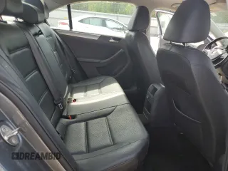 2015 Volkswagen Jetta SE z VIN 3VWD17AJ5FM309965, wystawiony jako Copart lot #54930665 z przebiegiem 141 918 mil mil oraz Szkoda całkowita • Salvage title. Historia ofert i sprzedaży dostępna na DreamBid. Obrazek 10.