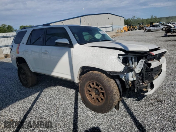 2022 Toyota 4Runner SR5 with VIN JTEMU5JR0N6009135, listed as a Copart auction lot 53543675 with 35,780 mi miles and Salvage title. Bid and sale history available at DreamBid. Image 4.