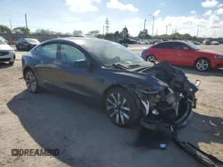 2024 Tesla Model 3 with VIN 5YJ3E1EA2RF752321, listed as a Copart auction lot 44593485 with 3,550 mi miles and Salvage Title. Bid and sale history available at carsss.com. Image 4.