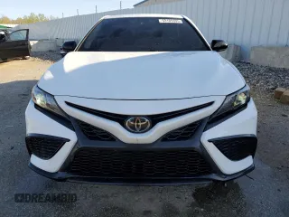 2022 Toyota Camry SE z VIN 4T1T11AK4NU063159, wystawiony jako Copart lot #53105395 z przebiegiem 43 679 mil mil oraz Szkoda całkowita • Salvage title. Historia ofert i sprzedaży dostępna na DreamBid. Obrazek 5.