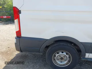 2015 Ford Transit Cargo z VIN 1FTNE1ZM4FKB15801, wystawiony jako IAAI lot #42674219 z przebiegiem 228 634 mil mil oraz . Historia ofert i sprzedaży dostępna na DreamBid. Obrazek 19.