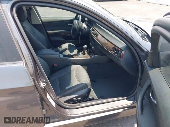2007 BMW 3 Series 328i with VIN WBAVC53567FZ73468, listed as a IAAI auction lot 42750425 with 174,381 mi miles and . Bid and sale history available at DreamBid. Image 5.
