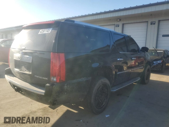 2010 Cadillac Escalade ESV Luxury z VIN 1GYUKHEFXAR213830, wystawiony jako Copart lot #42581145 z przebiegiem 221 132 mil mil oraz Nie do naprawy • Non repairable. Historia ofert i sprzedaży dostępna na DreamBid. Obrazek 3.