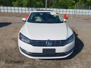 2015 Volkswagen Passat SE с VIN 1VWBV7A33FC060015, выставлен на аукционе IAAI как лот 42039292 с пробегом 52 110 миль миль и . История ставок и продаж доступна на DreamBid. Изображение 12.