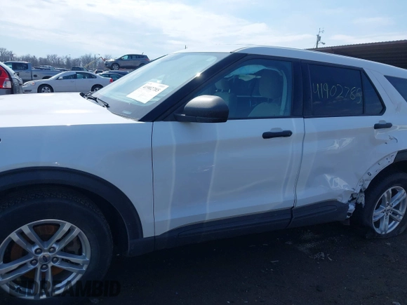 2022 Ford Explorer with VIN 1FMSK8BH7NGA40543, listed as a IAAI auction lot 41902785 with 1 mi miles. Bid and sale history available at carsss.com. Image 13.