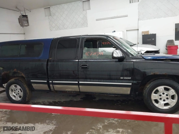 2000 Chevrolet Silverado 1500 LS with VIN 2GCEC19T3Y1333843, listed as a IAAI auction lot 41721344 with 1 mi miles. Bid and sale history available at carsss.com. Image 13.
