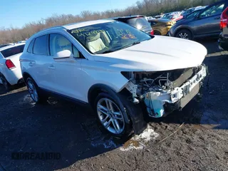 2016 Lincoln MKC Reserve with VIN 5LMTJ3DH9GUJ21388, listed as a IAAI auction lot 41248130 with 106,258 mi miles and . Bid and sale history available at DreamBid. Image 1.