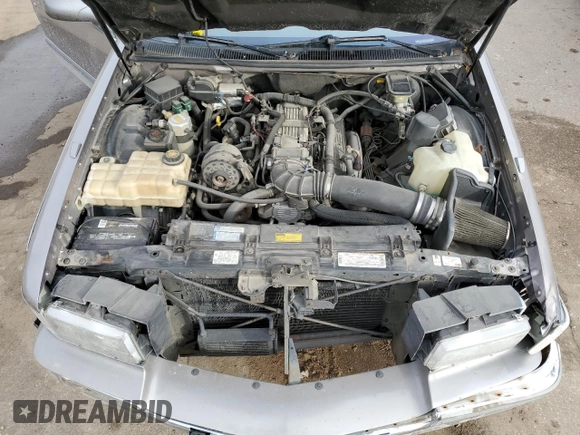 1996 Cadillac Fleetwood z VIN 1G6DW52P6TR702611, wystawiony jako Copart lot #77202664 z przebiegiem 159 994 mil mil oraz Szkody całkowita. Historia ofert i sprzedaży dostępna na DreamBid. Obrazek 11.