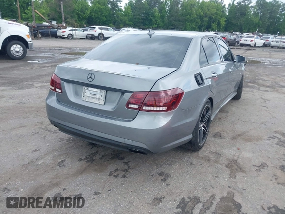 2012 Mercedes-Benz E 350 Luxury z VIN WDDHF8JB5CA601960, wystawiony jako IAAI lot #42274484 z przebiegiem 223 569 mil mil oraz . Historia ofert i sprzedaży dostępna na DreamBid. Obrazek 4.
