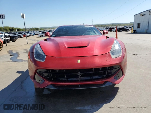 2013 Ferrari F12 z VIN ZFF74UFA7D0193622, wystawiony jako Copart lot #73031694 z przebiegiem Nie podano mil oraz Szkody całkowita. Historia ofert i sprzedaży dostępna na DreamBid. Obrazek 5.