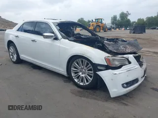 2011 Chrysler 300 C z VIN 2C3CA6CT4BH579743, wystawiony jako IAAI lot #42110313 z przebiegiem Nie podano mil oraz . Historia ofert i sprzedaży dostępna na DreamBid. Obrazek 1.
