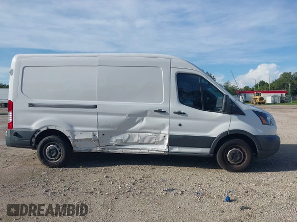 2018 Ford Transit z VIN 1FTYR2CM0JKB10510, wystawiony jako IAAI lot #42403132 z przebiegiem 97 056 mil mil oraz . Historia ofert i sprzedaży dostępna na DreamBid. Obrazek 13.