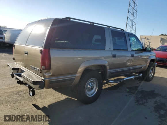 1996 Chevrolet Suburban z VIN 3GNGK26JXTG107228, wystawiony jako Copart lot #44741195 z przebiegiem 172 053 mil mil oraz Czysty tytuł • Clean title. Historia ofert i sprzedaży dostępna na DreamBid. Obrazek 3.