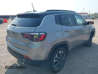 2024 Jeep Compass Limited z VIN 3C4NJDCN4RT595193, wystawiony jako IAAI lot #42275126 z przebiegiem 26 638 mil mil oraz . Historia ofert i sprzedaży dostępna na DreamBid. Obrazek 4.