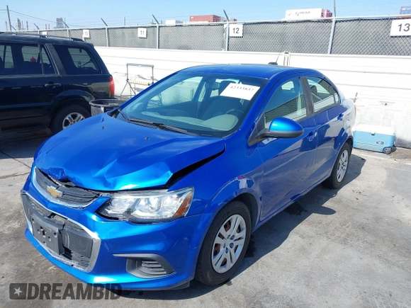 2019 Chevrolet Sonic LS z VIN 1G1JB5SBXK4135968, wystawiony jako IAAI lot #42333837 z przebiegiem 62 427 mil mil oraz . Historia ofert i sprzedaży dostępna na DreamBid. Obrazek 2.