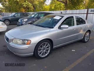 2006 Volvo S60 2.4L Turbo with VIN YV1RS547662506204, listed as a IAAI auction lot 40511738 with 155,457 mi miles. Bid and sale history available at carsss.com. Image 2.
