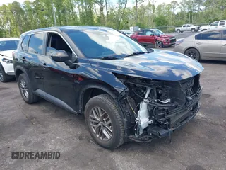 2021 Nissan Rogue S z VIN JN8AT3AA2MW002456, wystawiony jako IAAI lot #42271473 z przebiegiem 136 402 mil mil oraz . Historia ofert i sprzedaży dostępna na DreamBid. Obrazek 1.