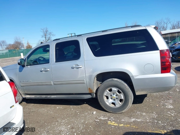 2010 Chevrolet Suburban LS with VIN 1GNUKHE31AR165699, listed as a IAAI auction lot 41509508 with 260,762 mi miles. Bid and sale history available at carsss.com. Image 14.