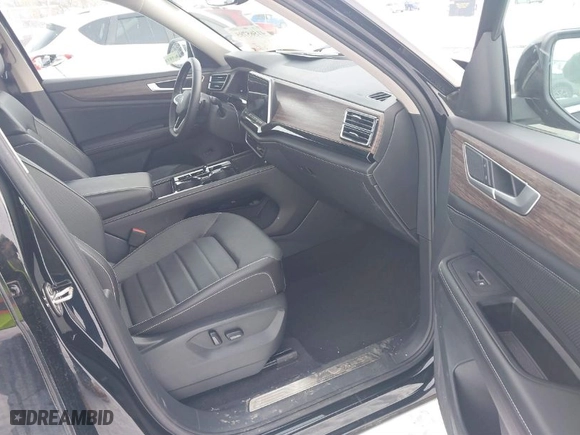 2024 Volkswagen Atlas 2.0T SEL with VIN 1V2BR2CA3RC513283, listed as a IAAI auction lot 41565795 with 6,624 mi miles. Bid and sale history available at carsss.com. Image 5.