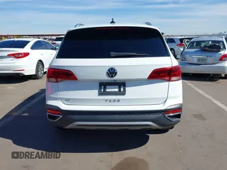 2022 Volkswagen Taos SE z VIN 3VVTX7B2XNM018298, wystawiony jako IAAI lot #42066332 z przebiegiem 36 025 mil mil oraz . Historia ofert i sprzedaży dostępna na DreamBid. Obrazek 17.