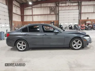 2013 BMW 3 Series 328i xDrive с VIN WBA3B5G50DNP40353, выставлен на аукционе IAAI как лот 42425411 с пробегом 112 879 миль миль и . История ставок и продаж доступна на DreamBid. Изображение 13.