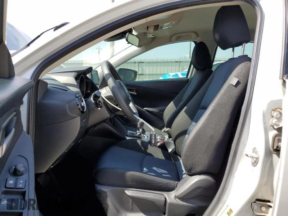 2019 Toyota Yaris L z VIN 3MYDLBYV7KY519027, wystawiony jako Copart lot #57104345 z przebiegiem Nie podano mil oraz Szkoda całkowita • Salvage title. Historia ofert i sprzedaży dostępna na DreamBid. Obrazek 7.