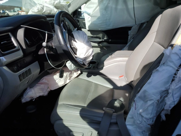 2019 Toyota Highlander SE with VIN 5TDJZRFH1KS563702, listed as a Copart auction lot 42927035 with 0 mi miles and Salvage Title. Bid and sale history available at carsss.com. Image 7.