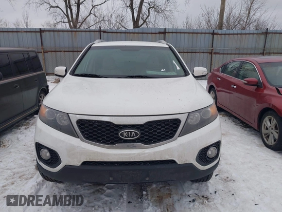 2013 Kia Sorento EX with VIN 5XYKU3A20DG325830, listed as a IAAI auction lot 41350790 with 98,093 mi miles and . Bid and sale history available at carsss.com. Image 12.