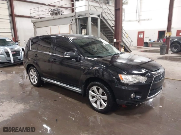 2011 Mitsubishi Outlander GT with VIN JA4JT5AX8BU016134, listed as a IAAI auction lot 41607771 with 161,817 mi miles. Bid and sale history available at carsss.com. Image 1.