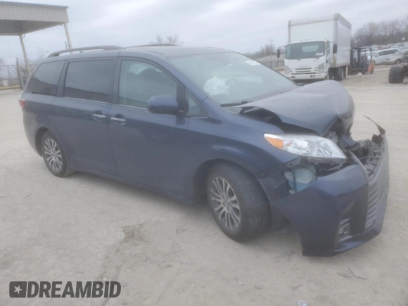2018 Toyota Sienna XLE Auto Access Seat with VIN 5TDYZ3DC1JS958089, listed as a Copart auction lot 44910525 with 125,431 mi miles and Salvage Title. Bid and sale history available at carsss.com. Image 4.