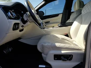 2018 Bentley Bentayga Signature z VIN SJAAC4ZV1JC023032, wystawiony jako Copart lot #46132645 z przebiegiem 36 821 mil mil oraz Szkody całkowita. Historia ofert i sprzedaży dostępna na DreamBid. Obrazek 7.