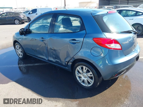2014 Mazda 2 Sport with VIN JM1DE1KY0E0181555, listed as a IAAI auction lot 41539841 with 121,918 mi miles and . Bid and sale history available at DreamBid. Image 3.