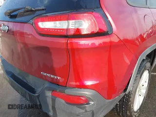 2015 Jeep Cherokee Sport z VIN 1C4PJLAB7FW637356, wystawiony jako IAAI lot #42160364 z przebiegiem 180 310 mil mil oraz . Historia ofert i sprzedaży dostępna na DreamBid. Obrazek 20.