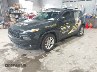 2015 Jeep Cherokee Latitude z VIN 1C4PJMCBXFW588169, wystawiony jako IAAI lot #42352710 z przebiegiem 175 650 mil mil oraz . Historia ofert i sprzedaży dostępna na DreamBid. Obrazek 2.