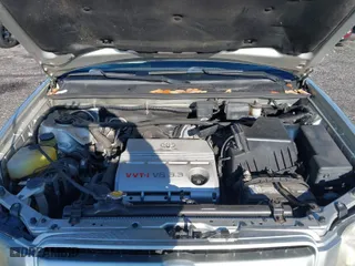 2005 Toyota Highlander with VIN JTEDP21A650062604, listed as a IAAI auction lot 40996702 with 193,651 mi miles. Bid and sale history available at carsss.com. Image 10.