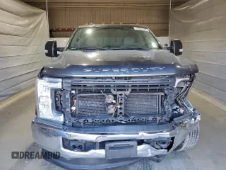 2017 Ford F-250 Lariat z VIN 1FT7W2BTXHED03169, wystawiony jako Copart lot #52261395 z przebiegiem 140 483 mil mil oraz Szkoda całkowita • Salvage title. Historia ofert i sprzedaży dostępna na DreamBid. Obrazek 5.