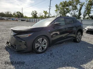 2024 Subaru Solterra Premium z VIN JTMABABA0RA063942, wystawiony jako Copart lot #53784865 z przebiegiem 9509 mil mil oraz Nie do naprawy. Historia ofert i sprzedaży dostępna na DreamBid. Obrazek 1.
