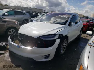 2018 Tesla Model X 75D with VIN 5YJXCAE23JF091452, listed as a Copart auction lot 43819833 with 57,592 mi miles. Bid and sale history available at carsss.com. Image 1.