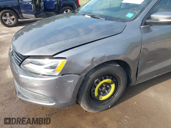 2014 Volkswagen Jetta TDI with VIN 3VWLL7AJ0EM386019, listed as a IAAI auction lot 42229260 with 122,858 mi miles and . Bid and sale history available at DreamBid. Image 6.